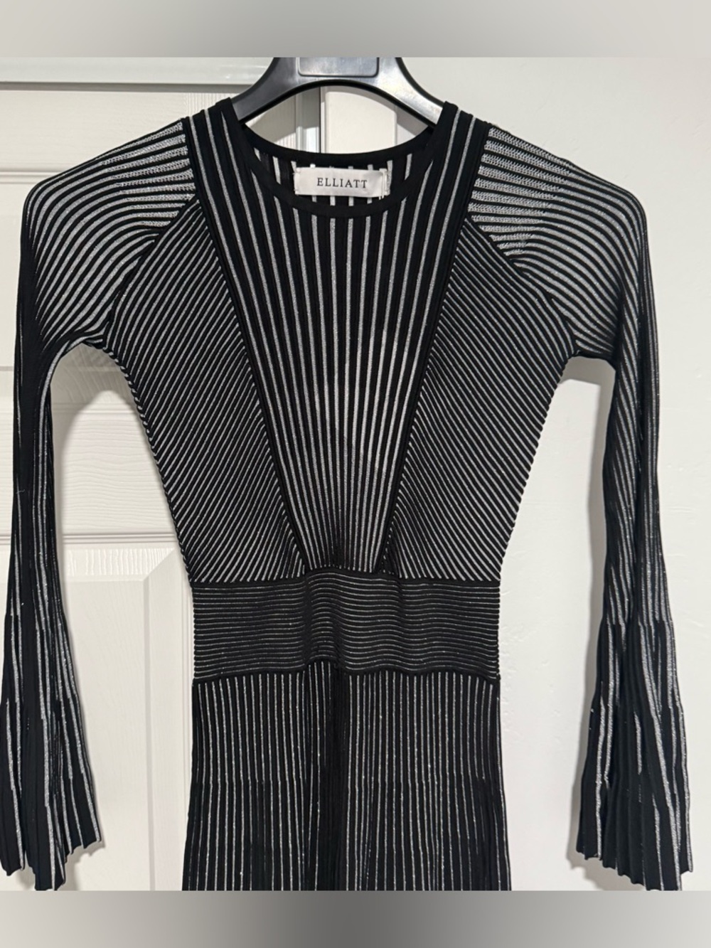 Elliatt Women’s Kayla Knit Metallic Black Silver Dress size M NWT